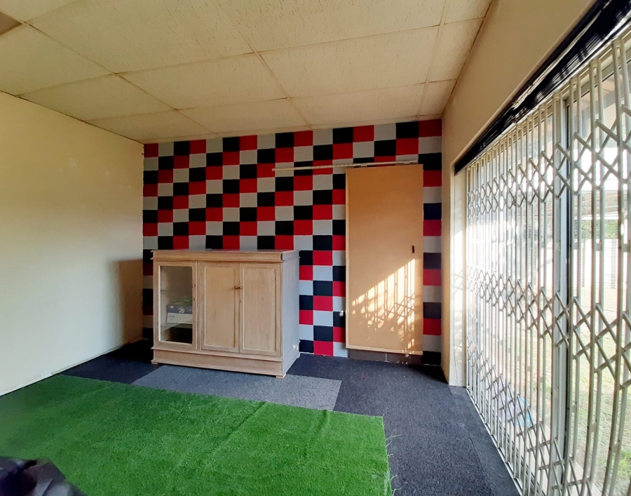 To Let 5 Bedroom Property for Rent in Vaalpark Free State